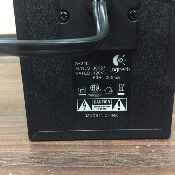 Logitech S-220 2.1 Stereo Computer Speakers - Picture 7 of 15